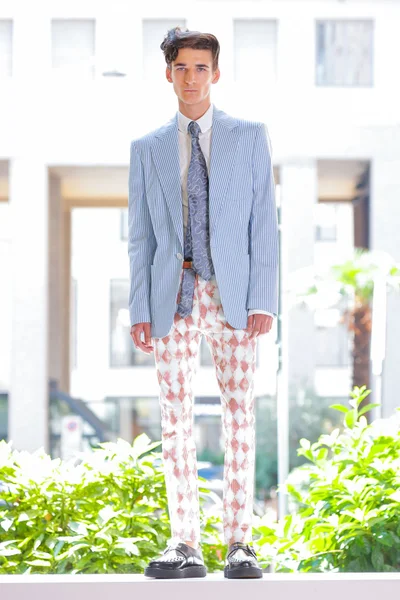 Look 12